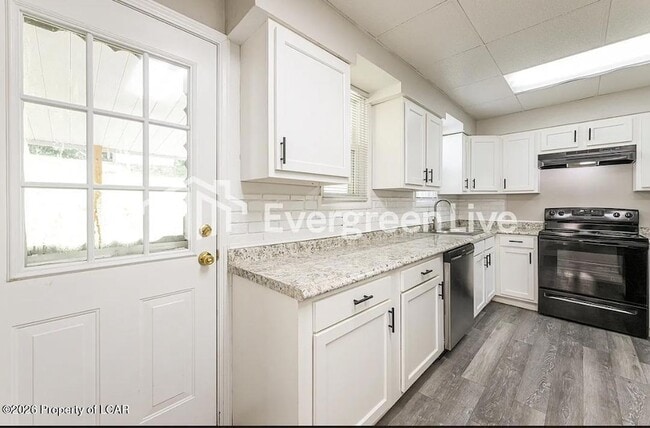 Foto del edificio - 743 Wolf Ave