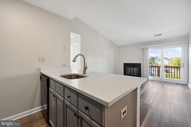 Foto del edificio - 8610 Beekman Pl