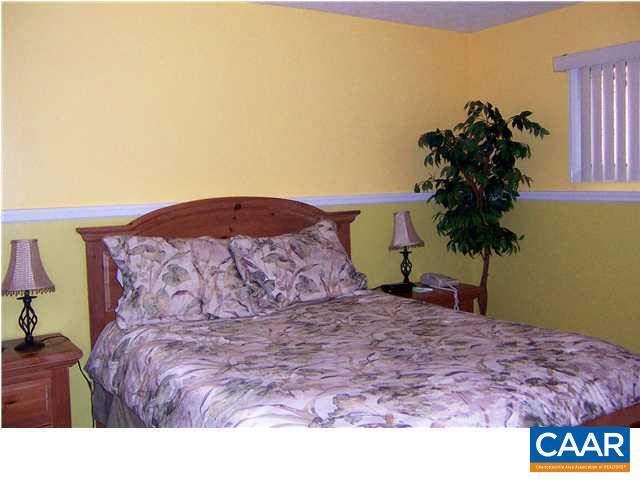 Building Photo - 484 3 Ridges