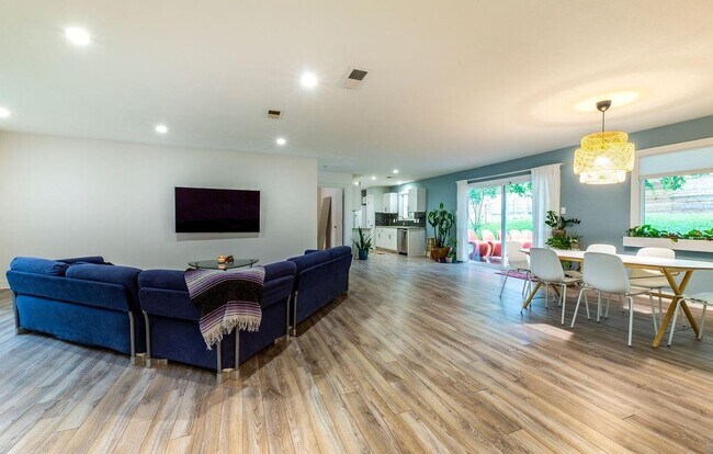 Foto del edificio - 4715 Carsonhill Dr