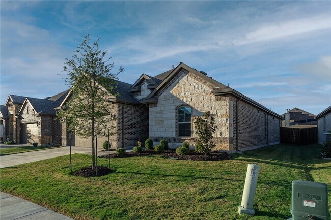 Foto del edificio - 1017 Lake Cypress Ln