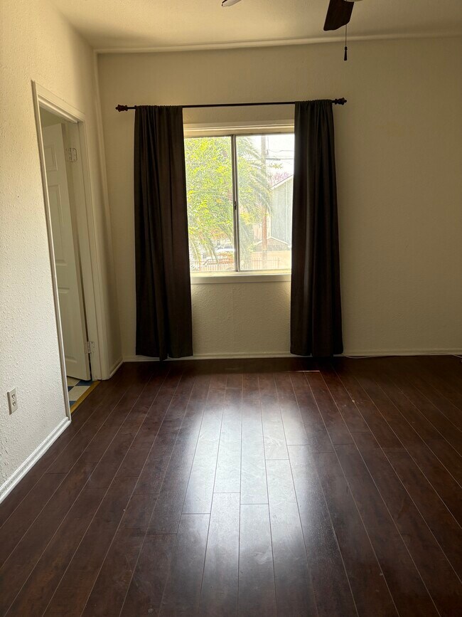 Dormitorio - 2620 Idell St
