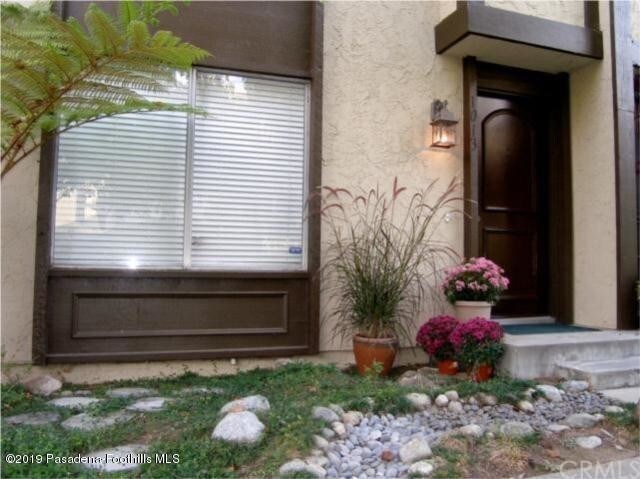 Primary Photo - 1013 Cotter Ave
