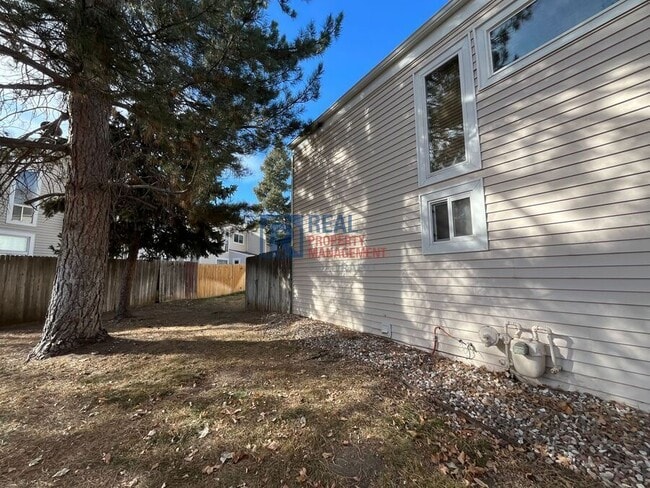 Building Photo - 1529 S Sable Blvd