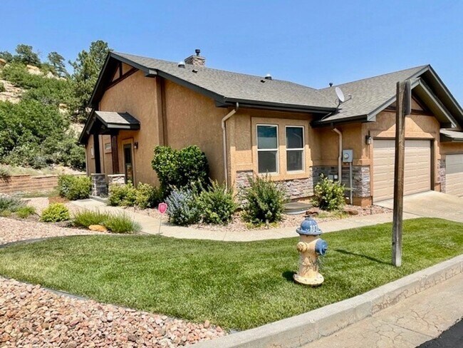 Foto del edificio - Stunning 4 Bed/3 Bath Townhome in quiet Cul-de-Sac in University Park