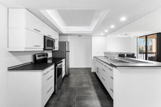 Building Photo - 750 Egret Cir