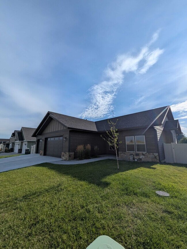 Building Photo - 247 Northland Dr