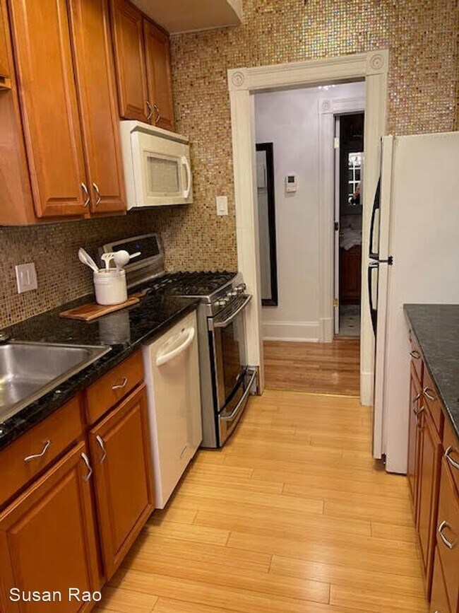 Building Photo - 1 br, 1 bath House - 115 D ST SE #201