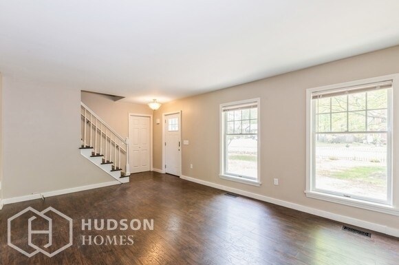 Foto del edificio - NOW AVAILABLE! 17 Amy Drive, Fort Edward, ...