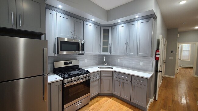 Building Photo - 318 14th St