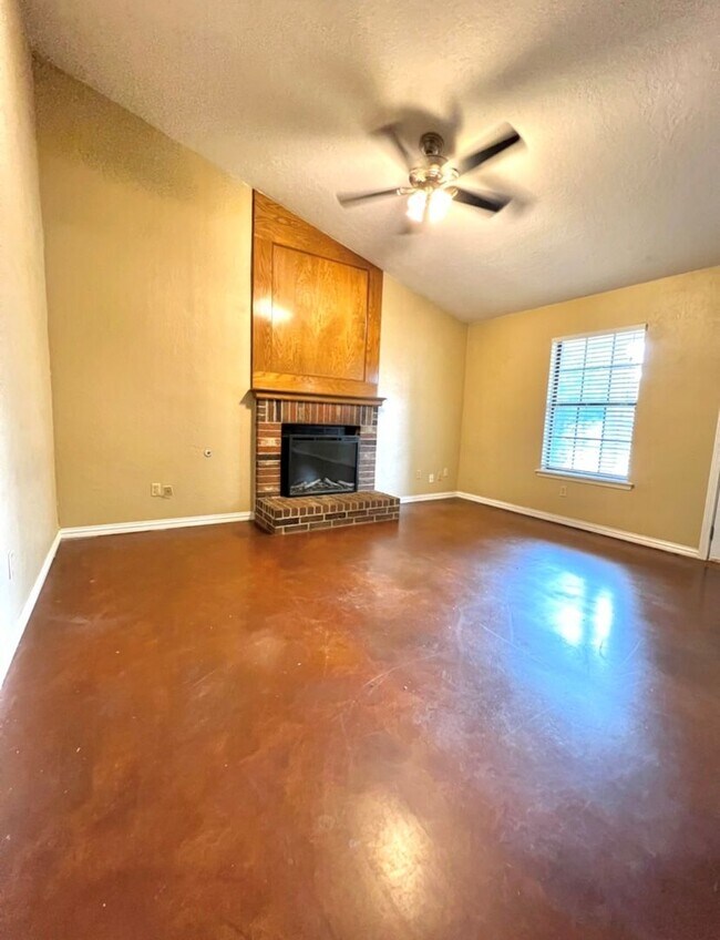 Foto del edificio - 3bed 2bath 2car now available