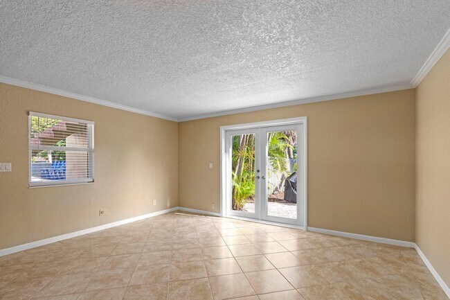 Foto del edificio - 309 NE 16th St