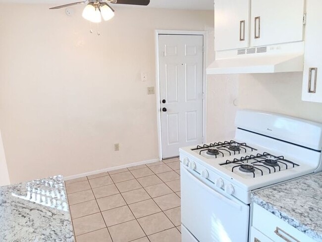 Building Photo - Charming 1 Bed/1 Bath in Central Tucson – ...