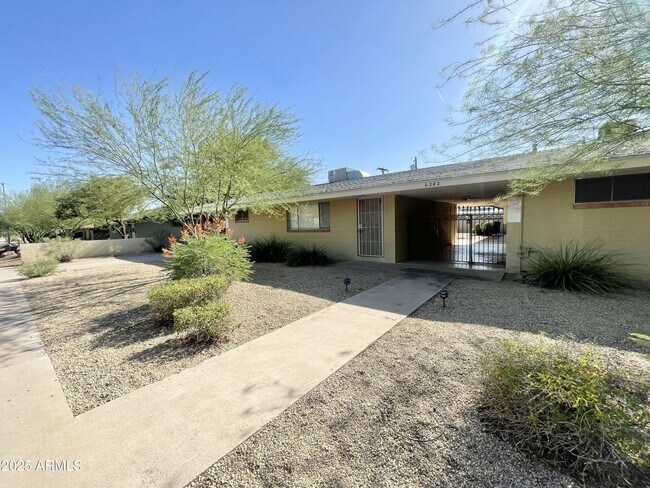 Foto del edificio - 6242 N 12th Pl