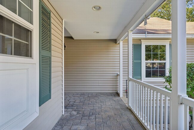 Building Photo - 7 Dunnhill Dr