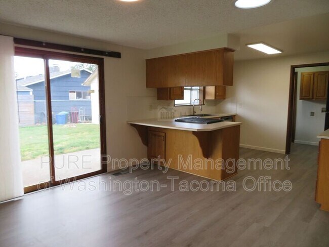 Building Photo - 3001 Catalina Dr SE