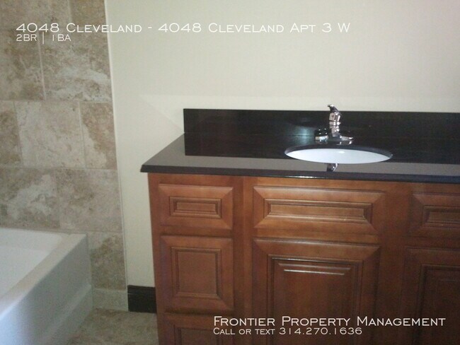 Building Photo - Historic Charm with tons of Space!