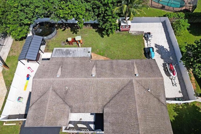 Foto del edificio - 6411 SW 6th St