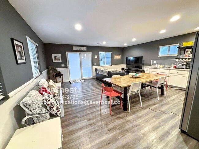 Building Photo - Charming 2-Bedroom Home in a Prime Locatio...