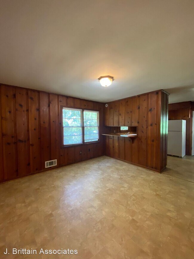 Building Photo - 3 br, 1.5 bath House - 607 13th Avenue