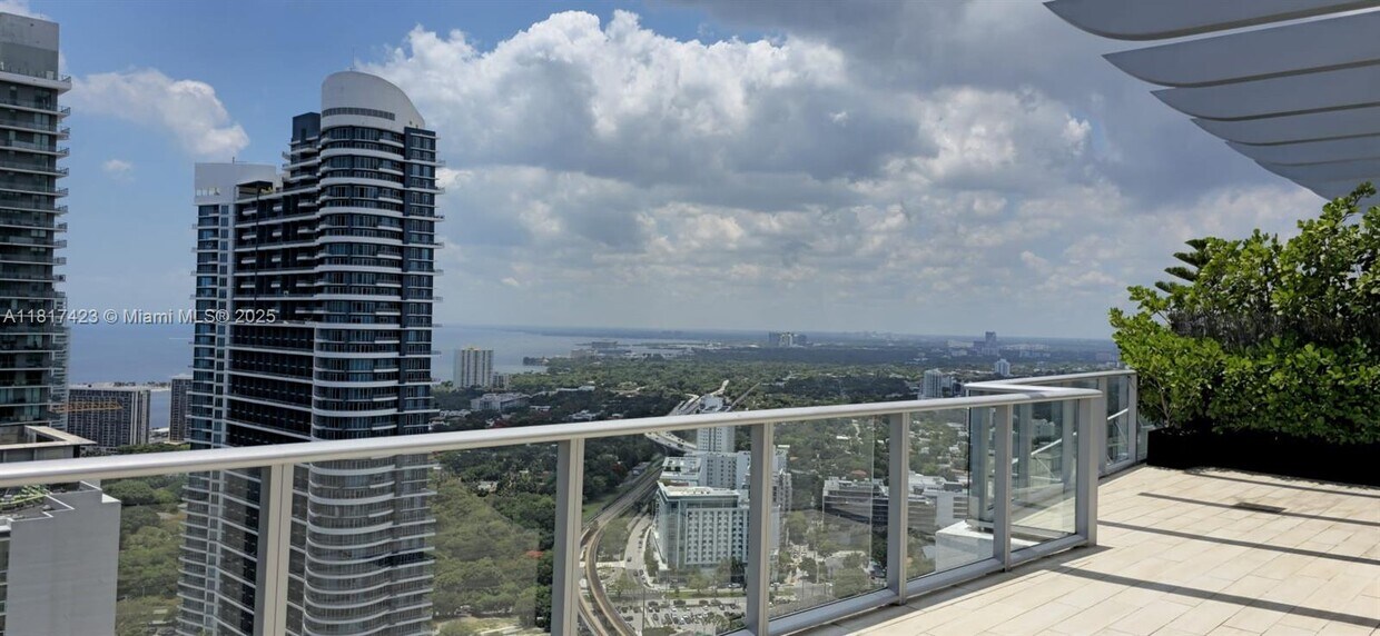 Foto del edificio - 1100S S Miami Ave