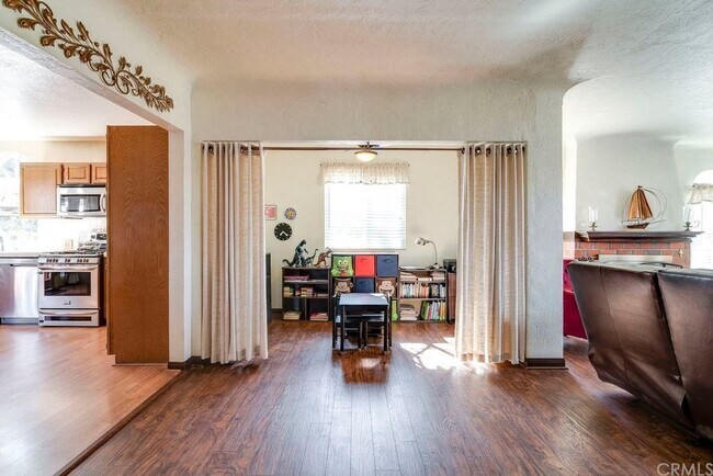 Foto del edificio - 5888 Grand Ave