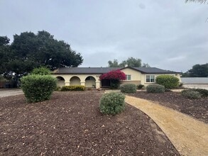 Building Photo - 1520 Cielo Ln