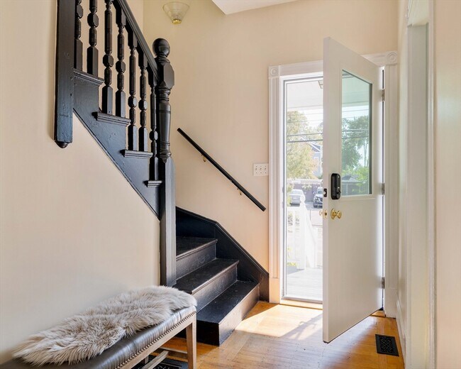 Building Photo - 87 College Ave