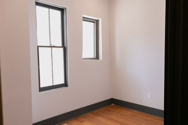 Building Photo - 207 W McMicken Ave