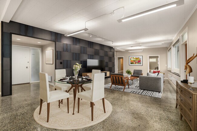 Foto del edificio - 2560 Dexter Ave N