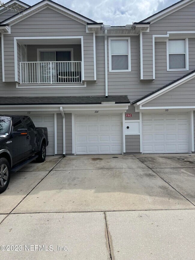 Foto del edificio - 7032 Deer Lodge Cir