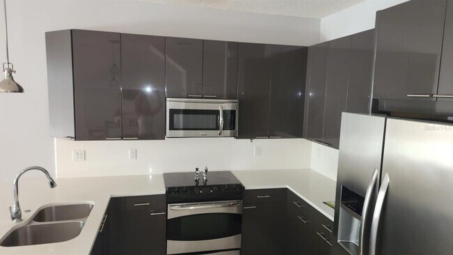 Foto del edificio - 17441 Placidity Ave