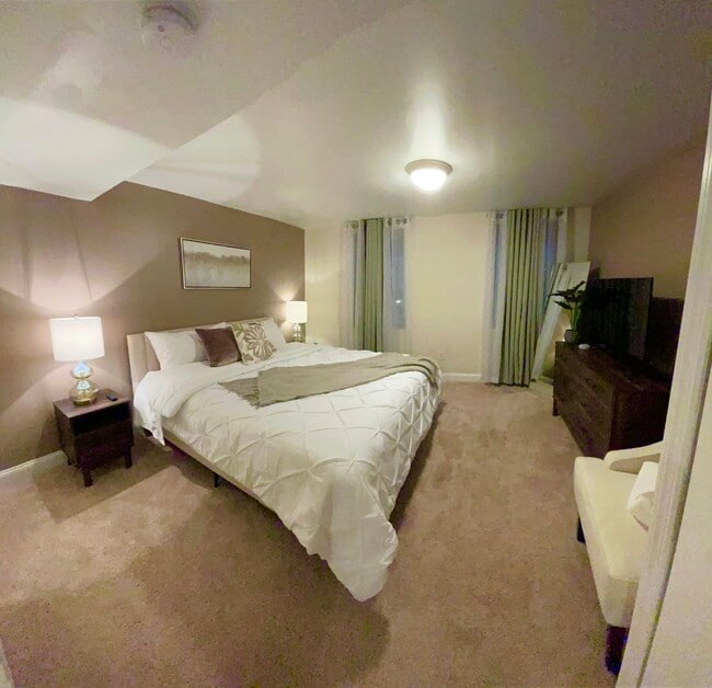 Master bedroom with King sized bed - 409 S Wolfe St