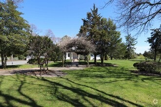 Building Photo - 300 Shore Rd