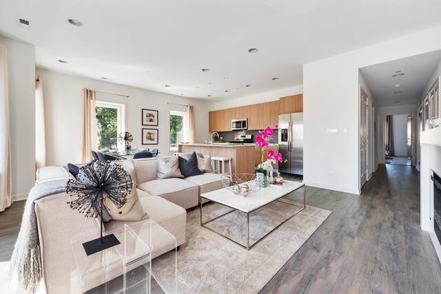 Foto del edificio - 8465 W Grand Ave