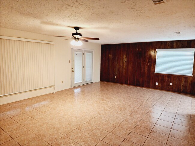 Foto del edificio - 7615 Fur Market Dr