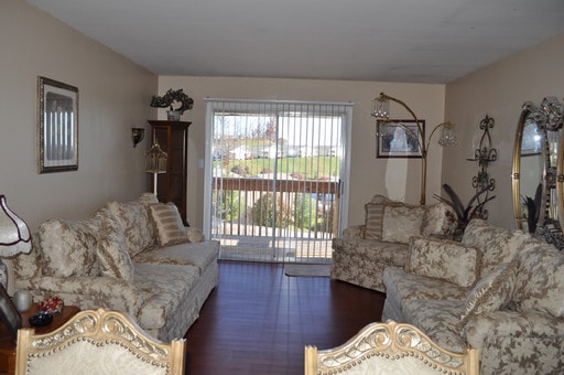 Building Photo - 832 Teasel Dr