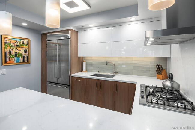 Foto del edificio - 500 W Harbor Dr