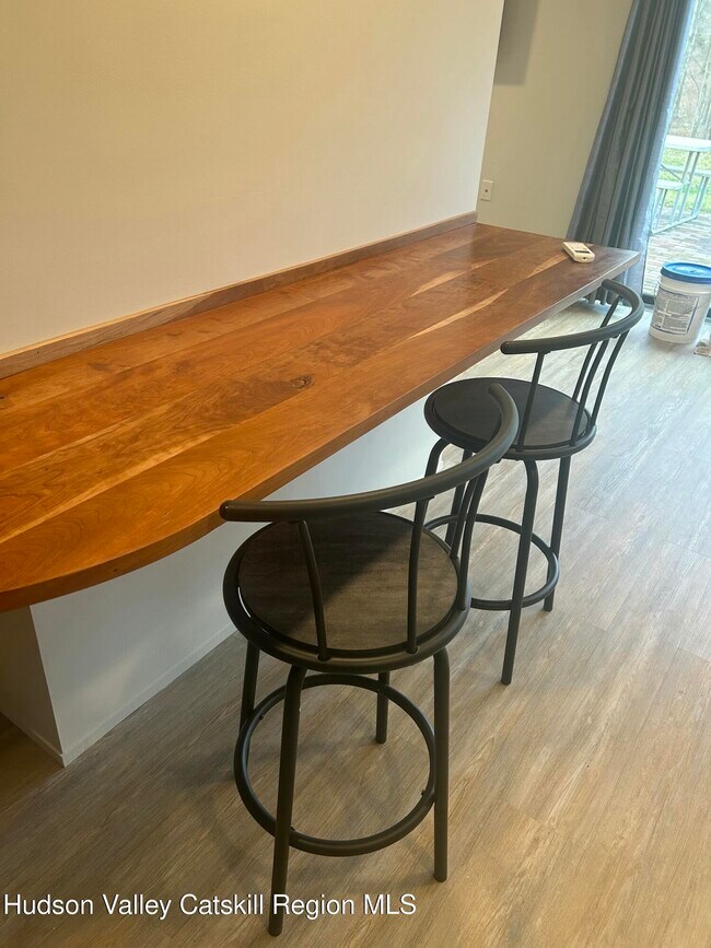 Foto del edificio - 72 Forest Glen Rd