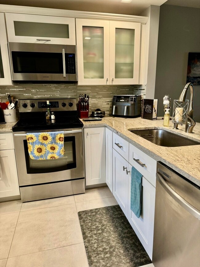 Building Photo - 2800 Fiore Way