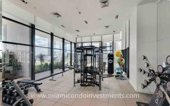 Foto del edificio - 1600 NE 1st Ave