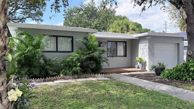 Building Photo - 433 NW 15th Way