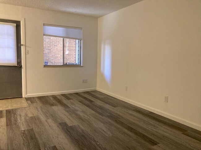 Foto del edificio - Recently Renovated 1BR! Lovely Kitchen, Ba...