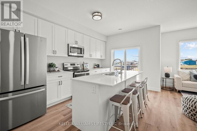 Building Photo - 470-470 Darcy Dr