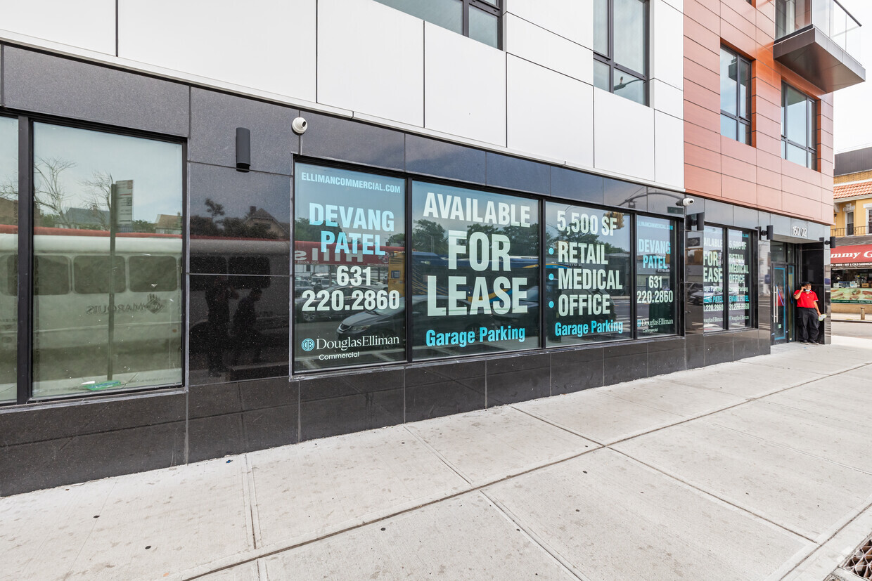 Foto del edificio - 15002 Hillside Ave