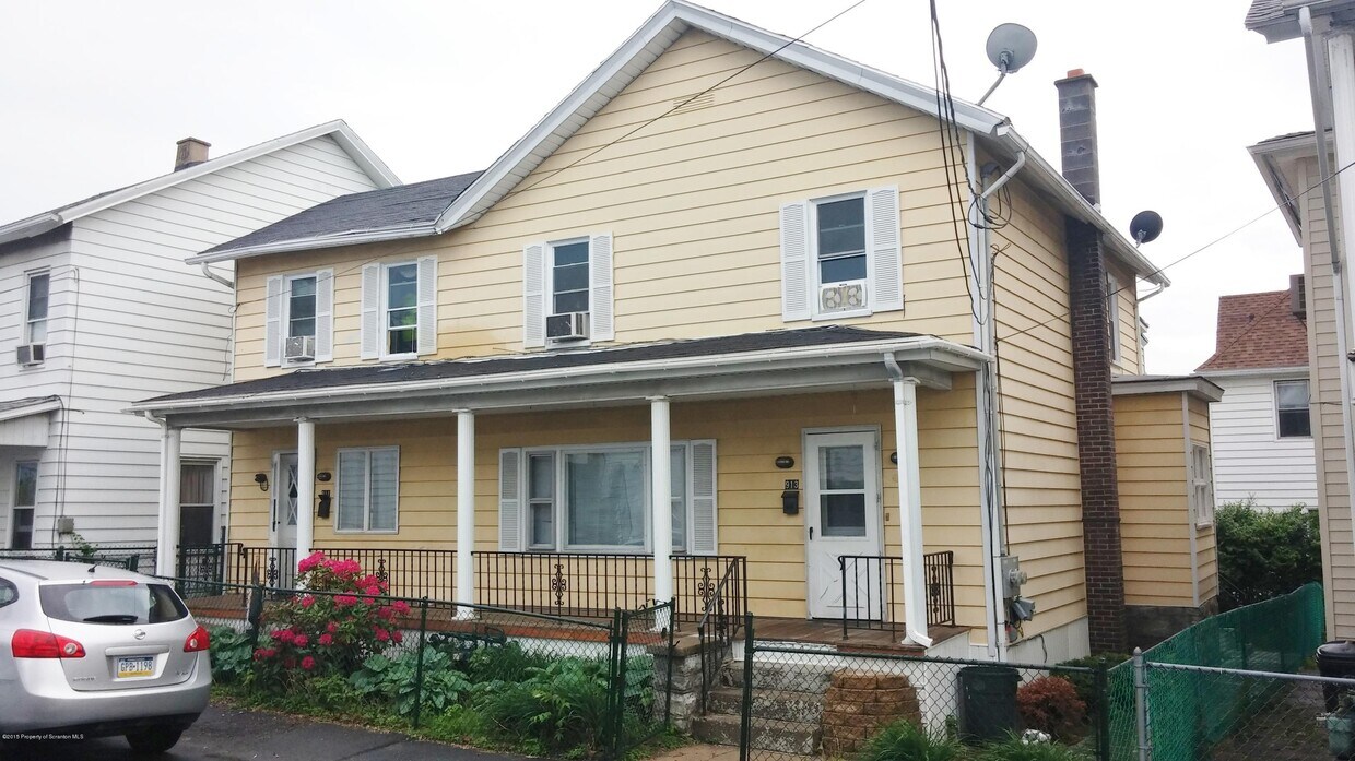911 Price St, Scranton, PA 18504 Apartments in Scranton, PA