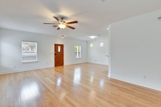 Foto del edificio - 2902 E 13th St