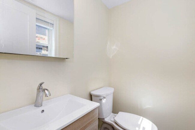 Foto del edificio - TUFTS 5 bed 5.5 bath - Available 6/1