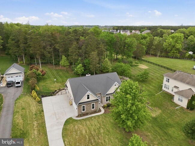 Building Photo - 42240 Hiddenwood Ln