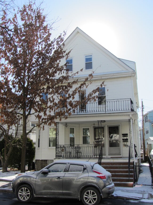large upstairs duplex - 26 Walker St